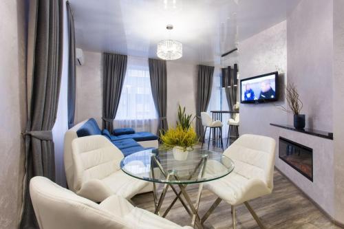 New luxury Apartment in the Center on Konstitution Square — 4-Star Luxury Hotel in Kharkiv, Ukraine