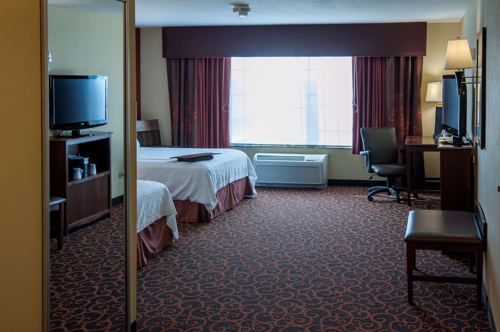 Hampton Inn & Suites Watertown - photo 36