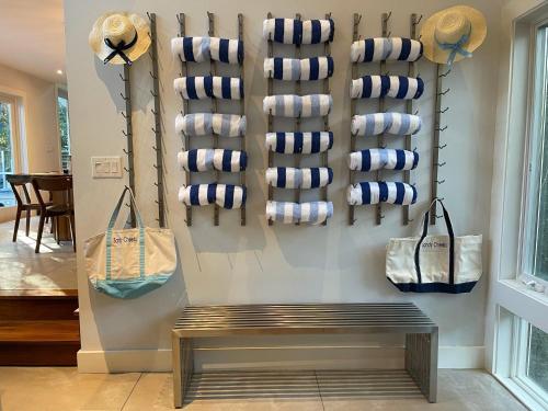 Sandy Cheeks — 4-Star Luxury Hotel in Southport, United States