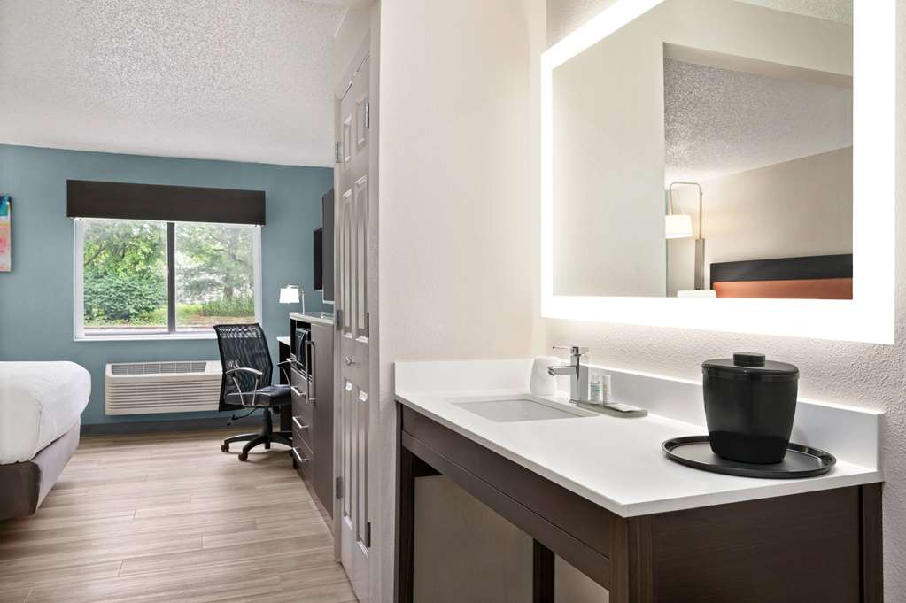 La Quinta Inn by Wyndham Columbus Dublin - photo 28