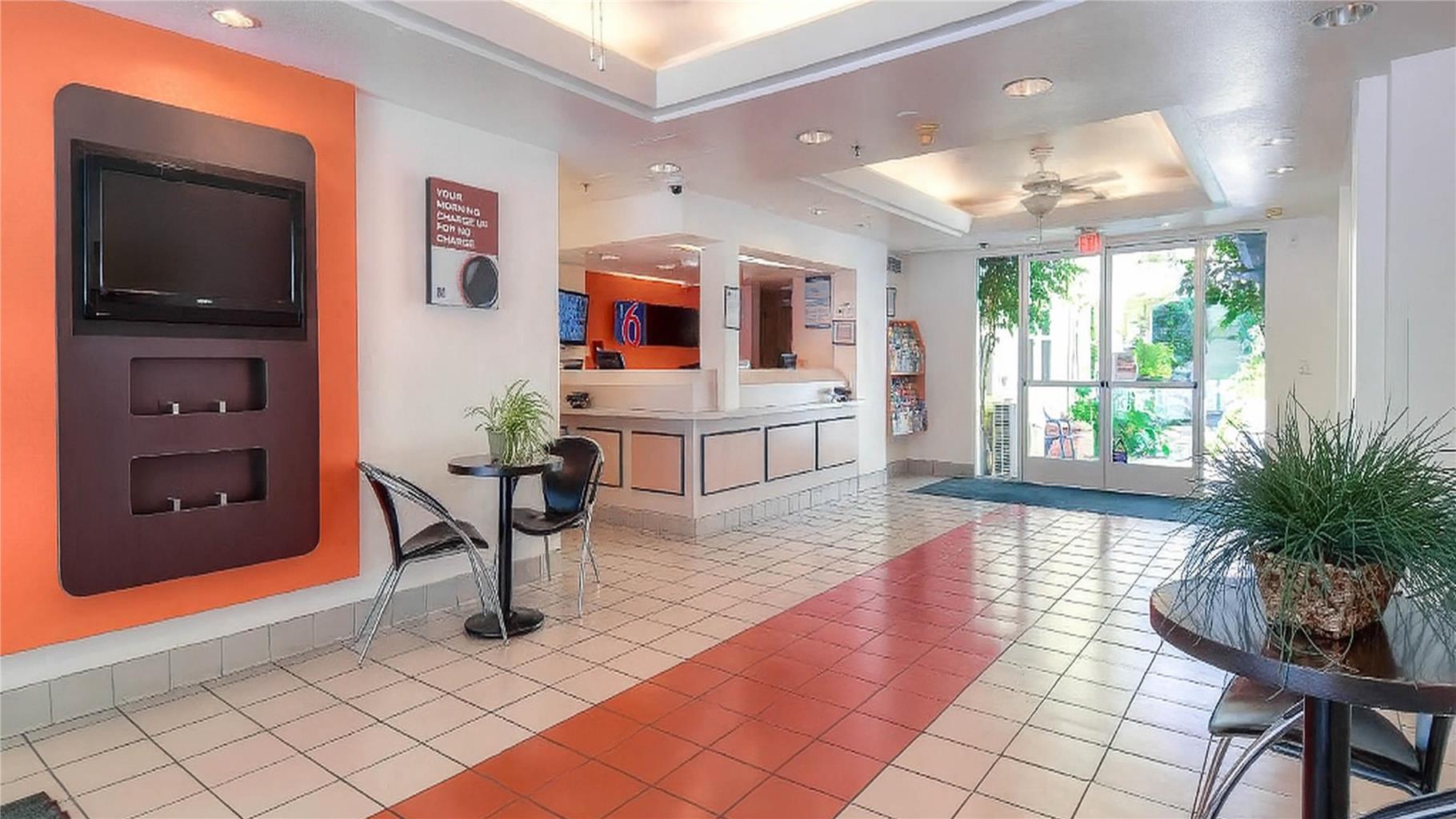 Motel 6 San Diego CA Downtown - photo 15