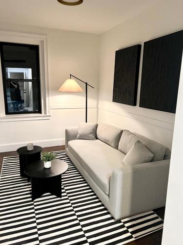 Modern Luxury Apartment In City 20795347 — Quincy