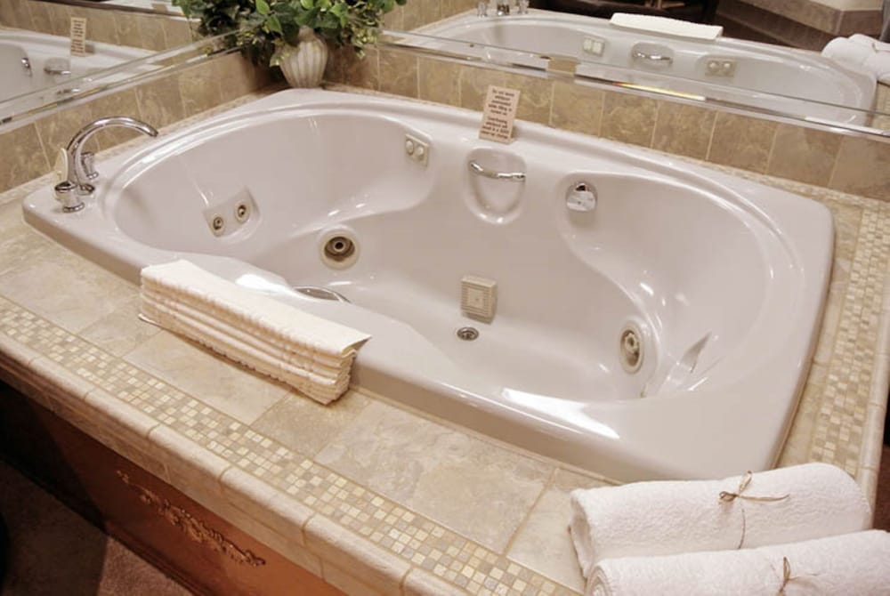 Sybaris Pool Suites Indianapolis - photo 36