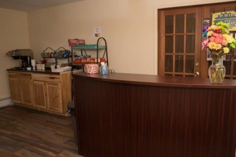 Three Lakes Motel - photo 2