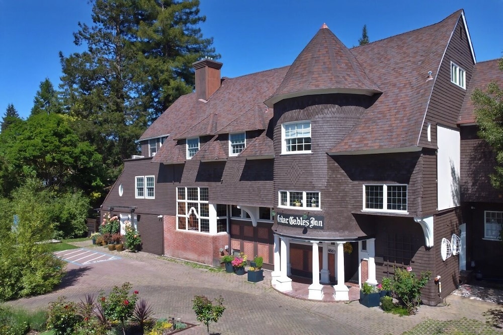 Cedar Gables Inn — Napa