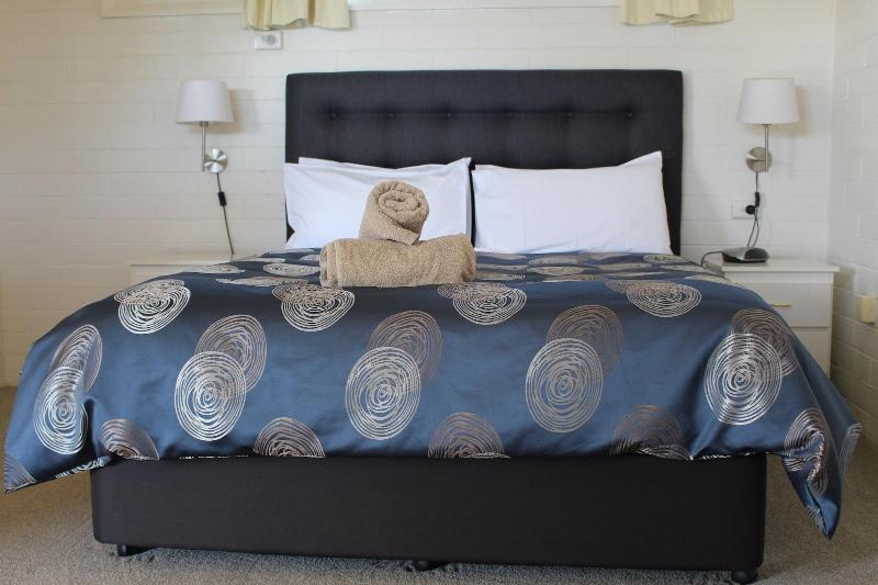 Cobram Colonial Motor Inn — hotel in Cobram