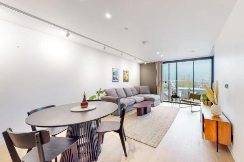 Modern 1 bed flat with balcony in Kensal Green — 4-Star Luxury Hotel in London, United Kingdom