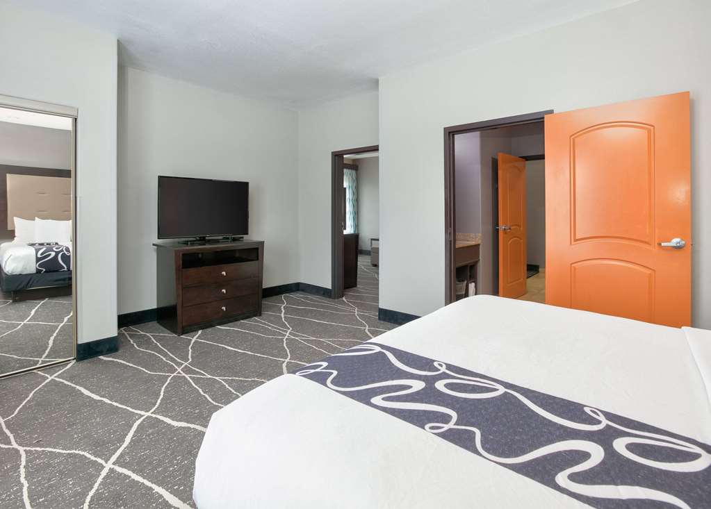 La Quinta Inn & Suites by Wyndham Little Rock Bryant - photo 20