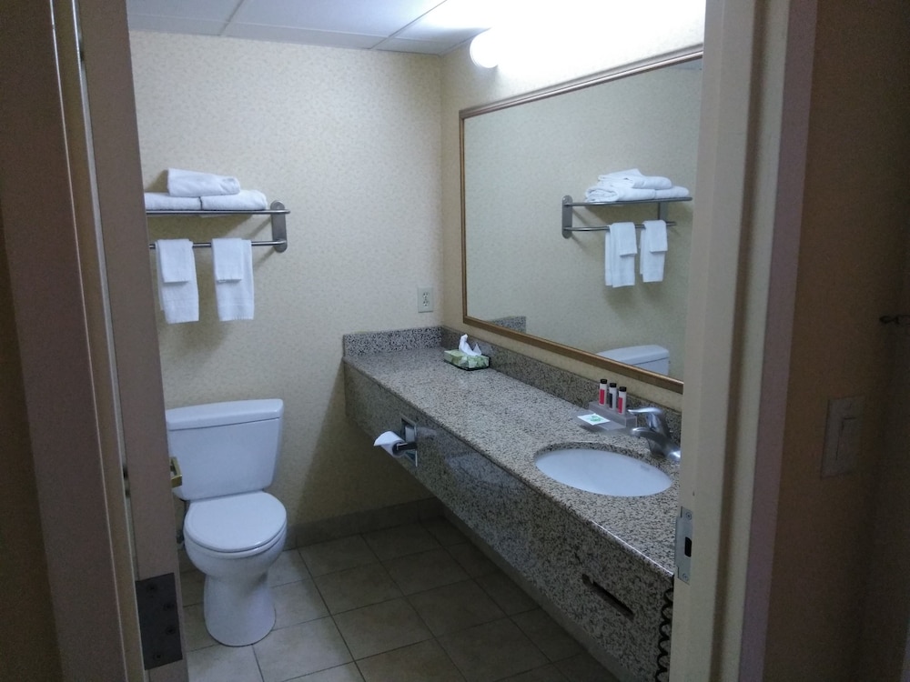 Baymont by Wyndham Clinton - photo 16