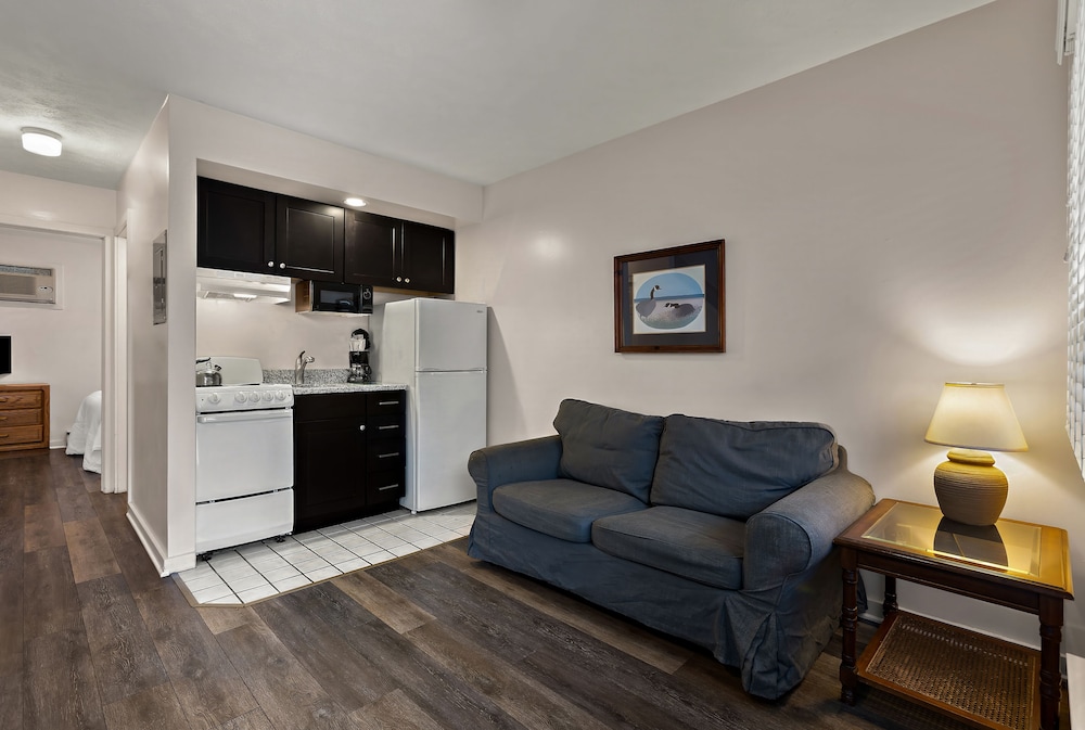 Traverse Bay Inn - photo 17