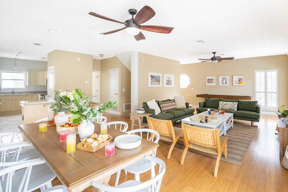 Hourglass by Avantstay Chic Beach Getaway w Pool & Two Large Balconies - photo 22