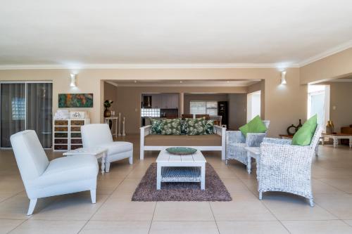 Gem with indoor jacuzzi