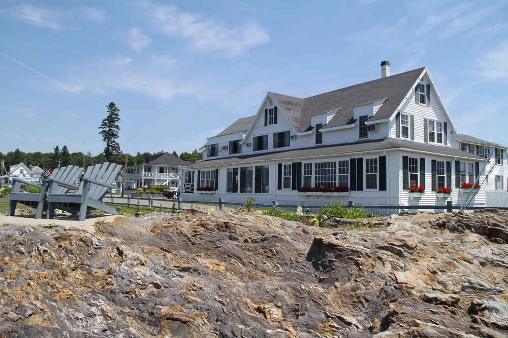 Bluebird Ocean Point Inn - photo 15