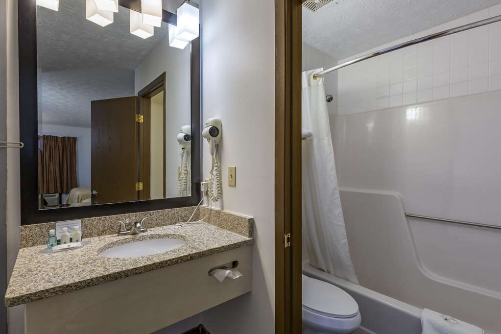Quality Inn Austintown Youngstown West - photo 20
