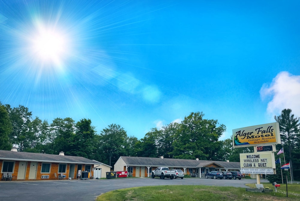 Alger Falls Motel — Munising