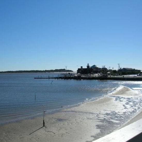 Cedar Cove Beach And Yacht Club — hotel in Chiefland
