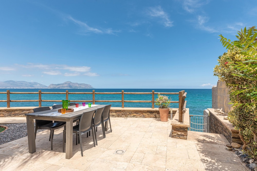 Villetta Ficarazzi by Wonderful Italy — 4-Star Luxury Hotel in Ficarazzi, Italy