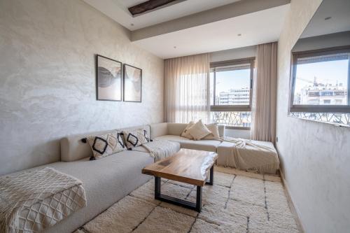Central Cosy 2BR 2 Baths Balcony & Clear View — 4-Star Luxury Hotel in Casablanca, Morocco