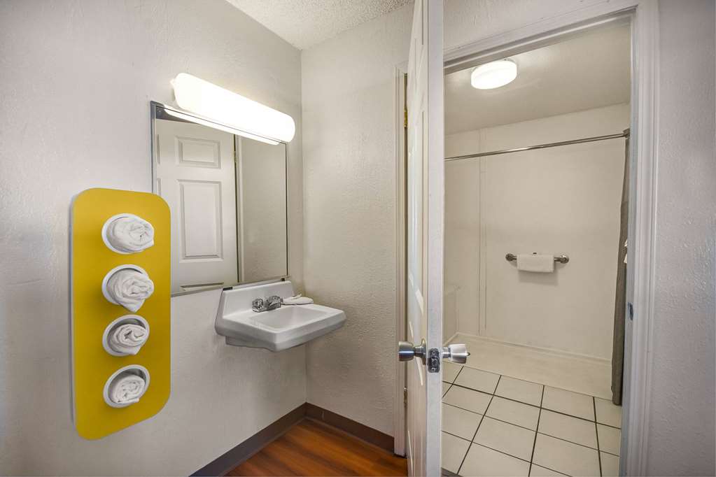 Motel 6 North Ridgeville OH Cleveland Intl Airport N Ridgeville - photo 20
