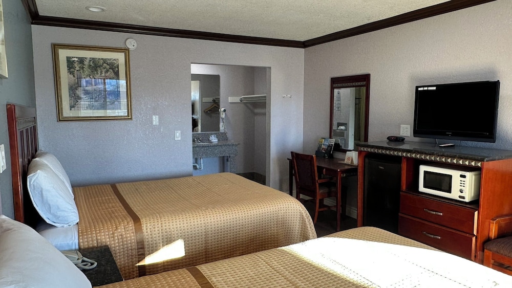 Americas Best Value Inn Corona - photo 21