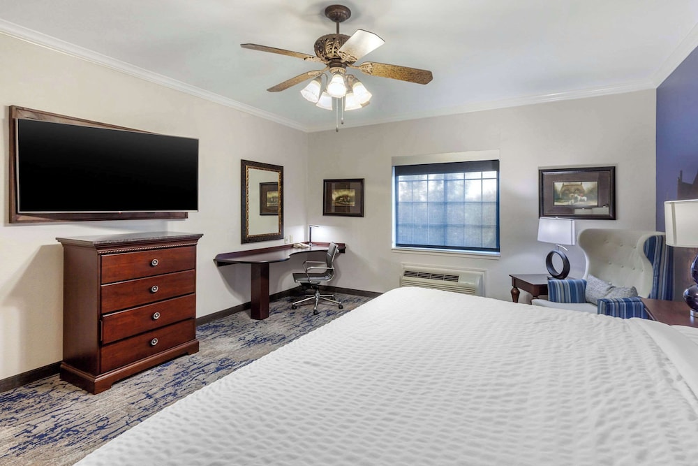 Clarion Pointe Sulphur Springs - photo 13