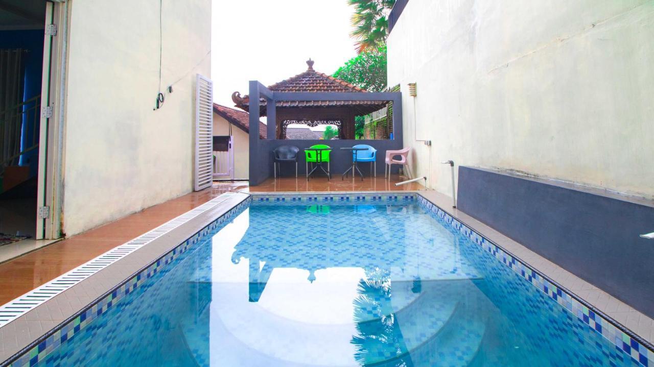 Villa Pelangi Indah Private Pool with Montain View — 4-Star Luxury Hotel in Malang, Indonesia