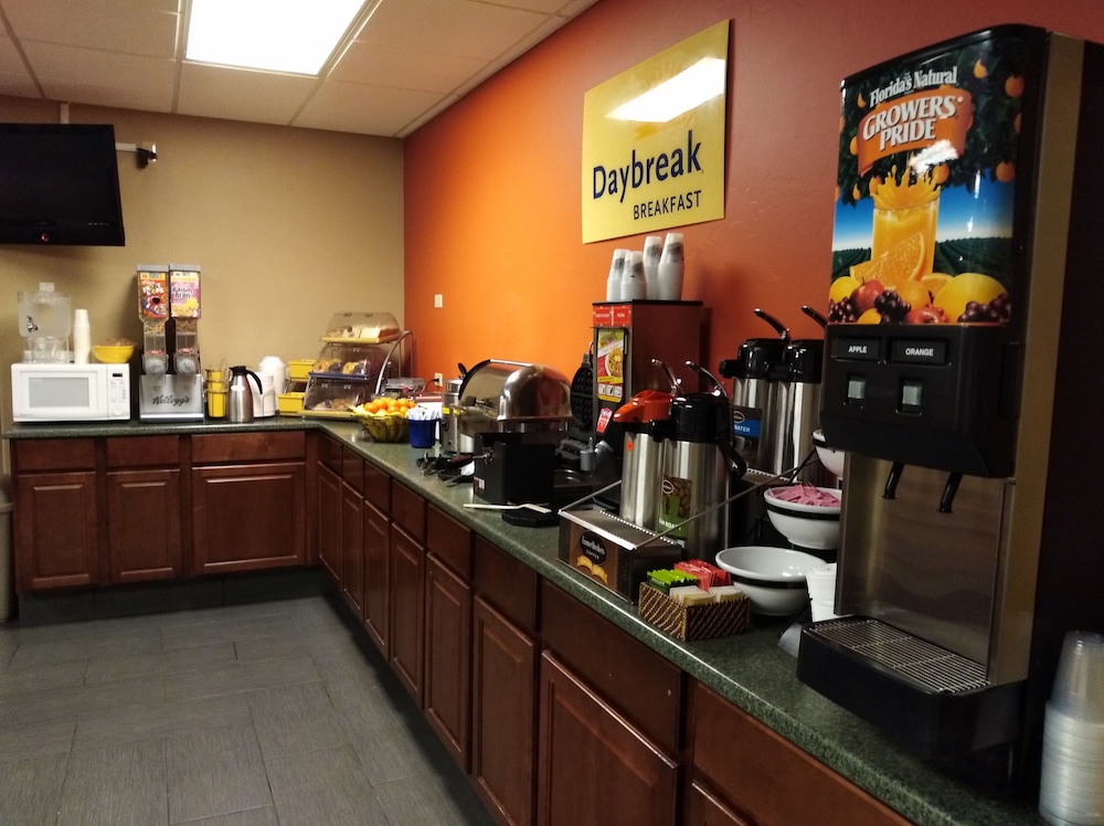 Days Inn by Wyndham Montrose - photo 33