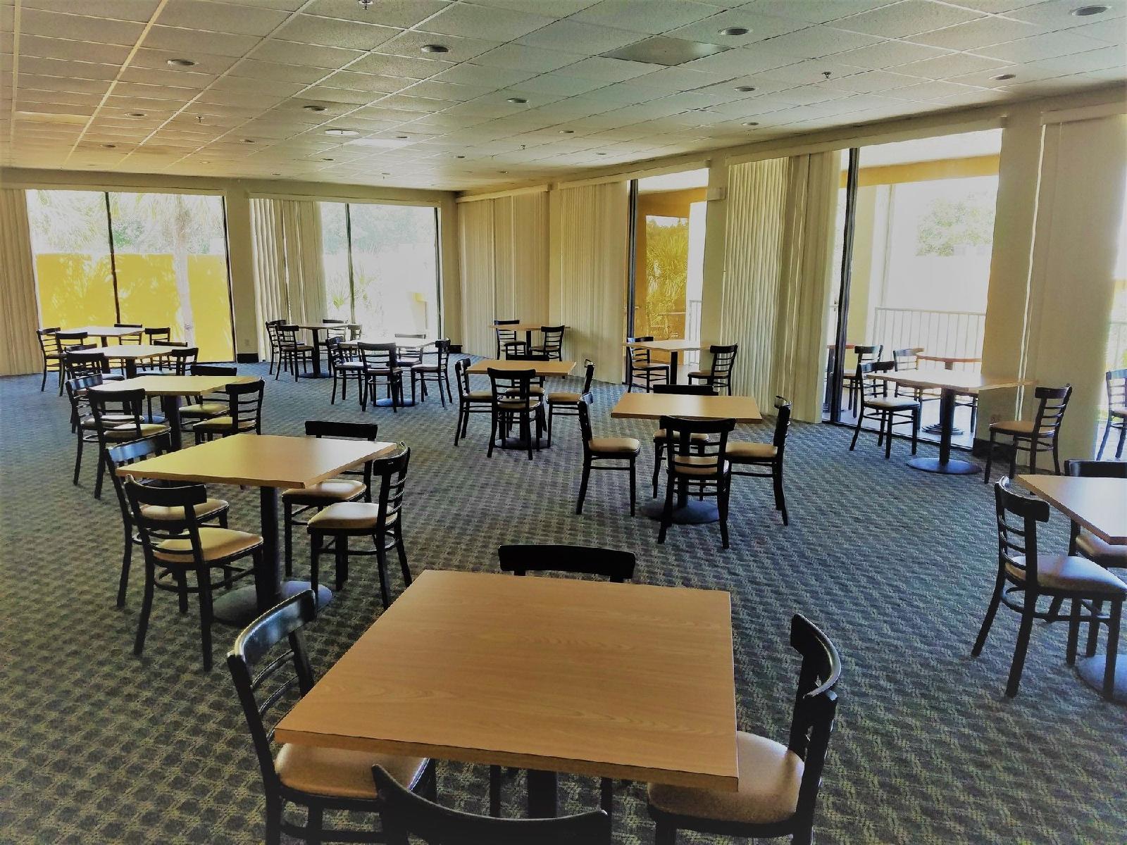 Days Inn and Suites by Wyndham Clermont - photo 16