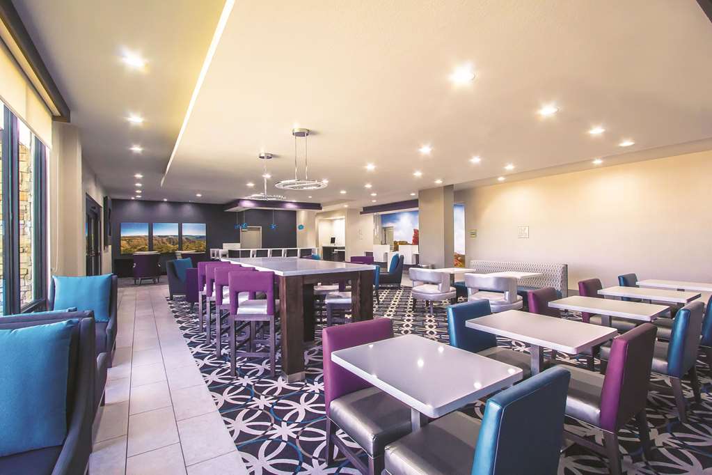 La Quinta Inn & Suites by Wyndham Pampa - photo 70
