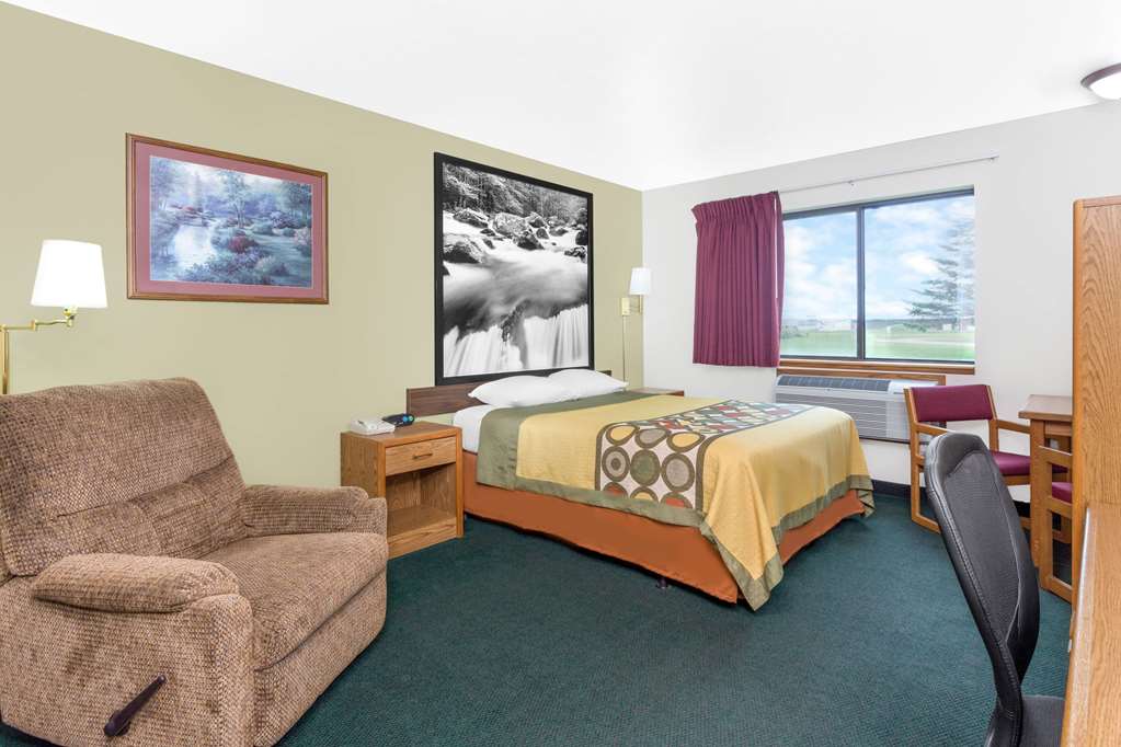 Super 8 by Wyndham Antigo - photo 7