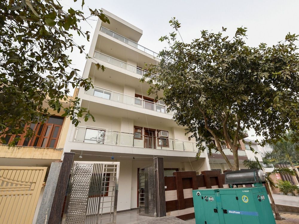 Oyo 19525 Rg Corporate Suites — hotel in Noida