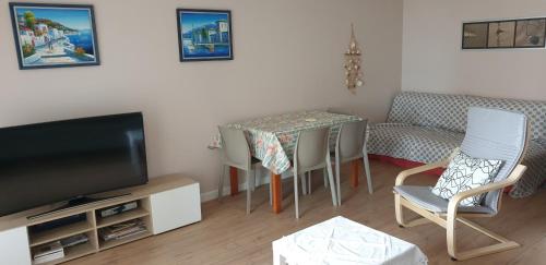 Near beach apartment. — 4-Star Luxury Hotel in Golem, Albania
