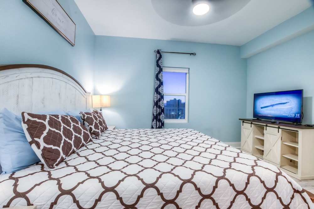 Laketown Wharf Resort by Aneliya's Rentals - photo 209