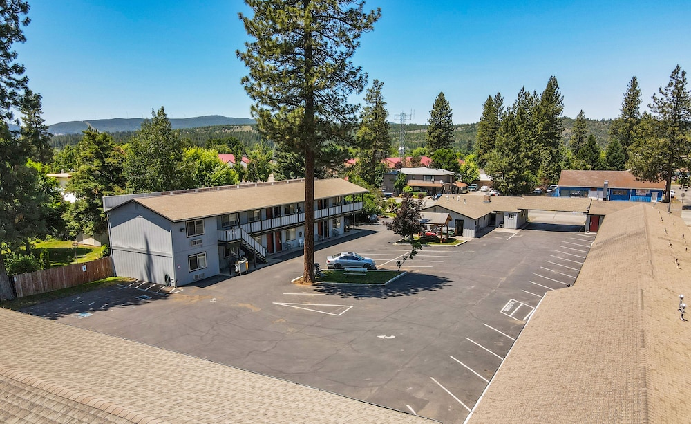 Charm Motel & Suites - photo 82