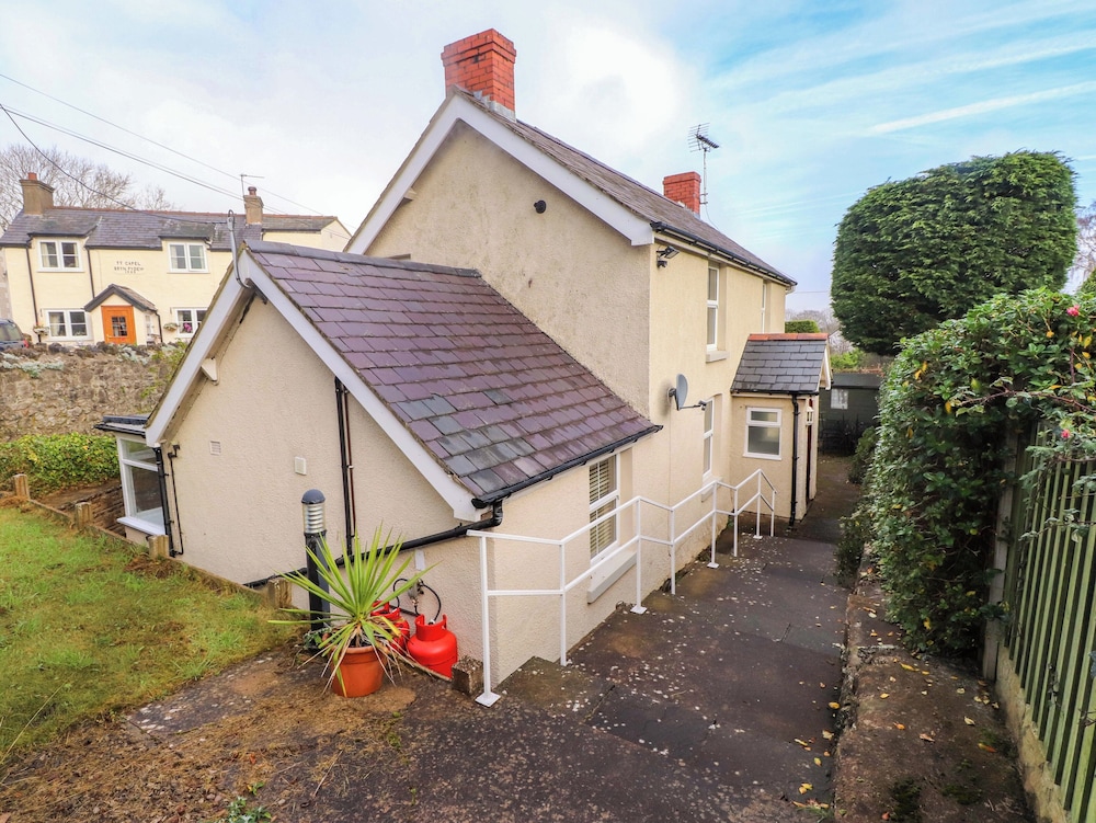 Islwyn in Unknown City, United Kingdom