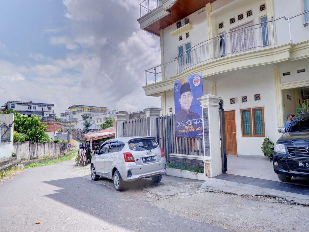 OYO Life 92637 Kost Arya Exclusive in Jambi City, Indonesia