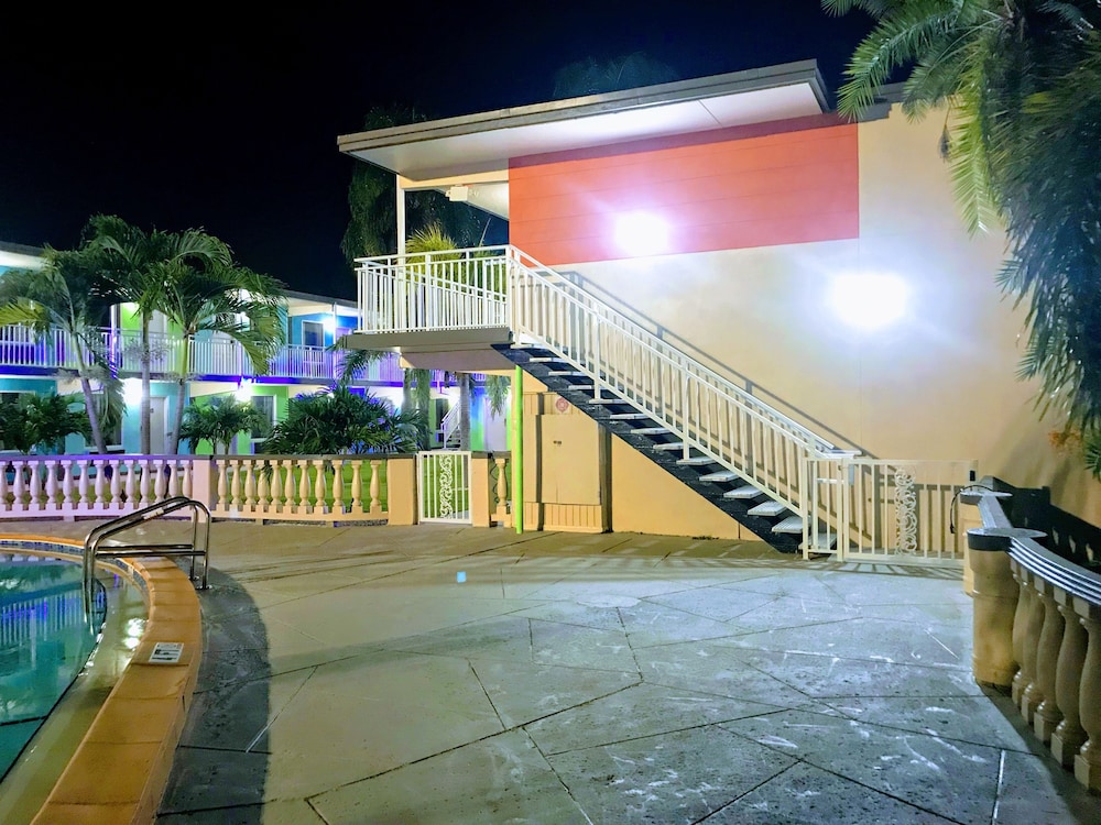 Tropical Inn & Suites - photo 54