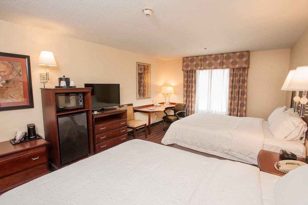 Hampton Inn & Suites Dayton Airport - photo 14