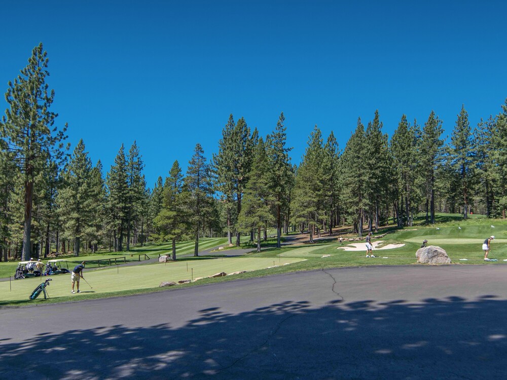 Tahoe Donner Luxury Sleeps 14 Hot tub 3100 sqft - photo 24