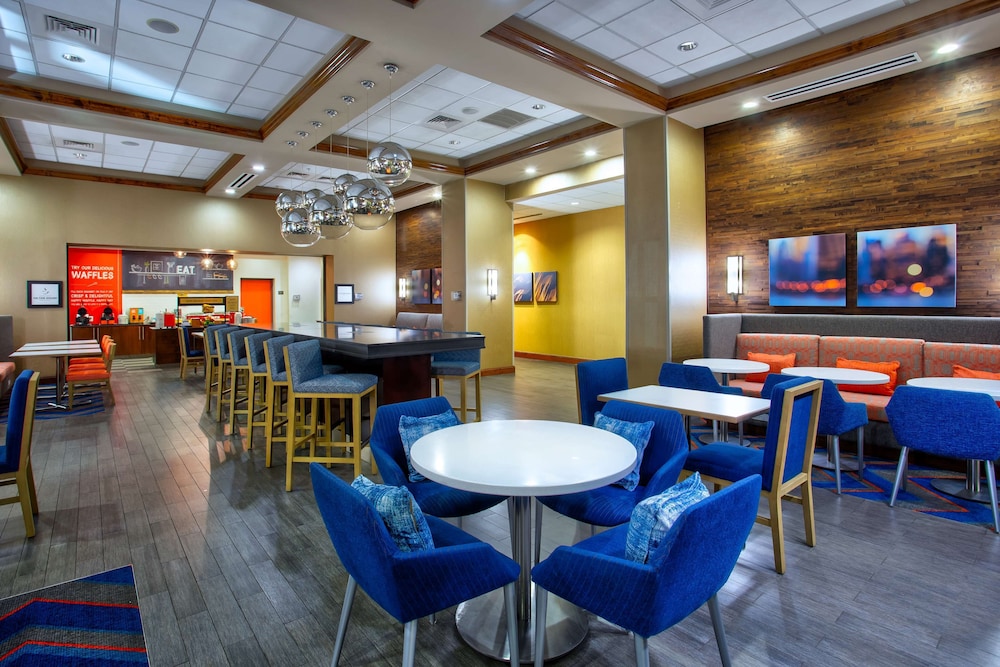 Hampton Inn & Suites Columbia Southeast Ft. Jackson - photo 28