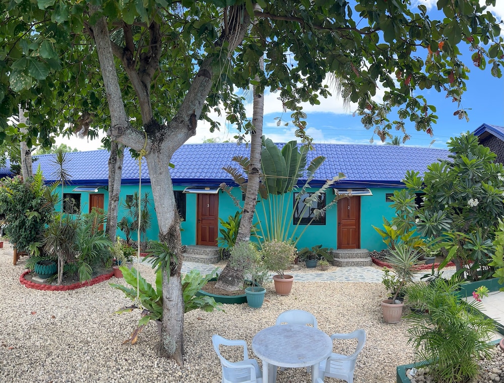 Bamboo Paradise Beach Resort — hotel in Argao