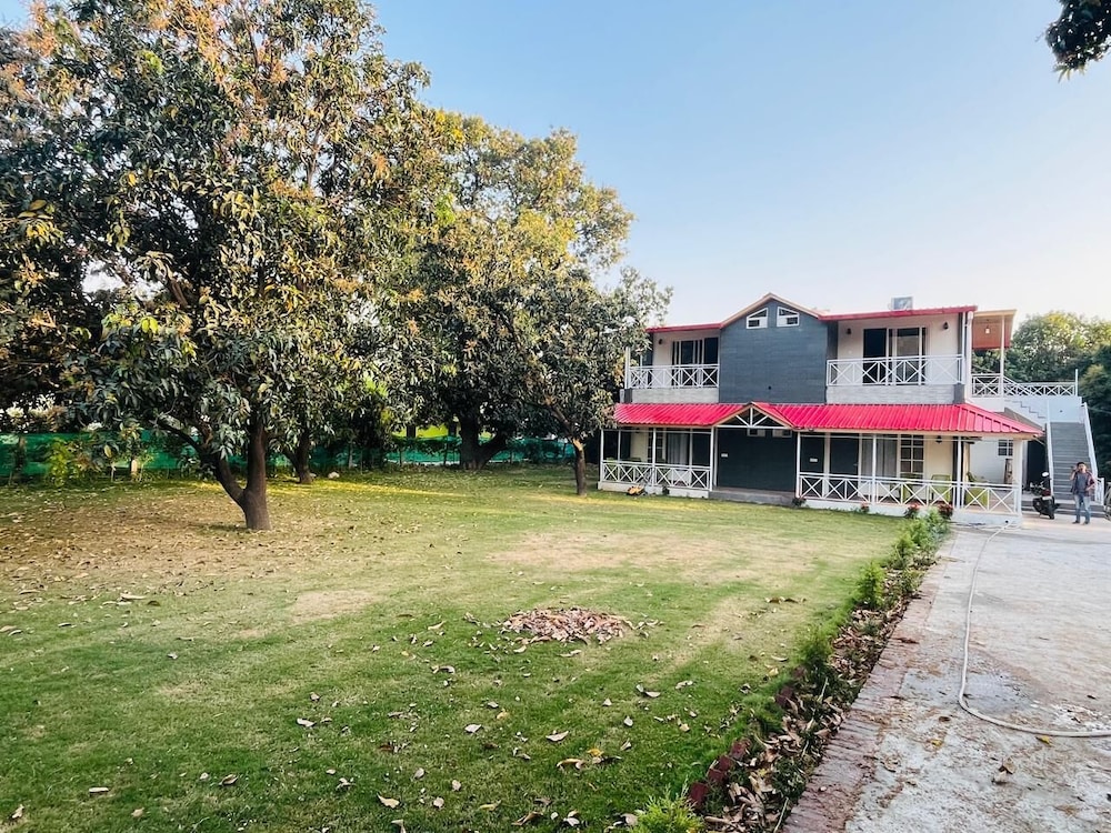 Red Roof Inn - last minute hotel in Ramnagar