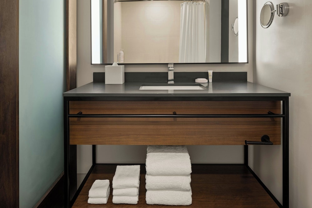 Oshkosh Marriott Waterfront Hotel & Convention Center - photo 24