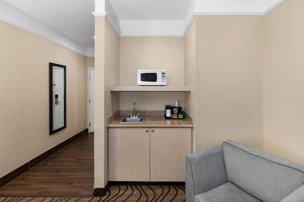 La Quinta Inn & Suites by Wyndham Houma - photo 4