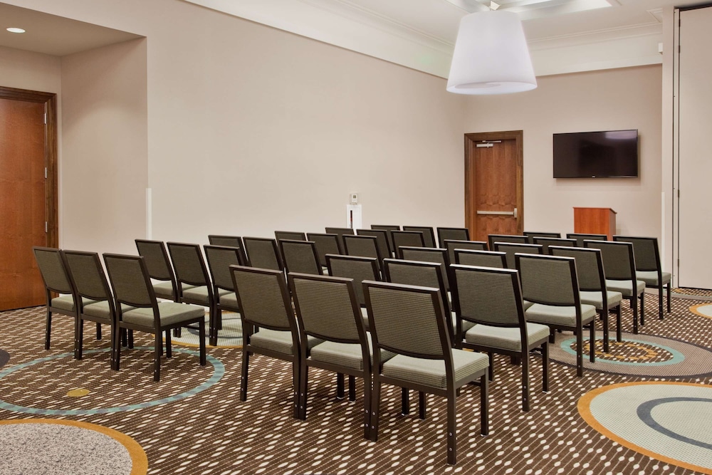 Hampton Inn & Suites Chapel Hill Carrboro Downtown - photo 29