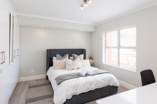 Paragon Devils Peak 3 Bed 2 Bath — 4-Star Luxury Hotel in Cape Town, South Africa
