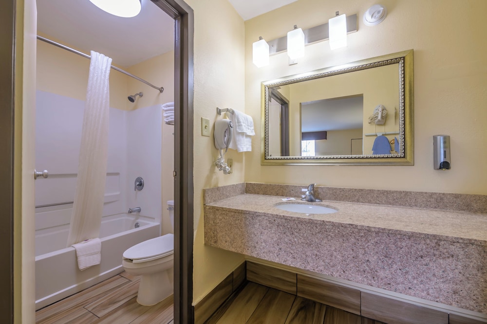 Motel 6 Forsyth GA Tift College - photo 19