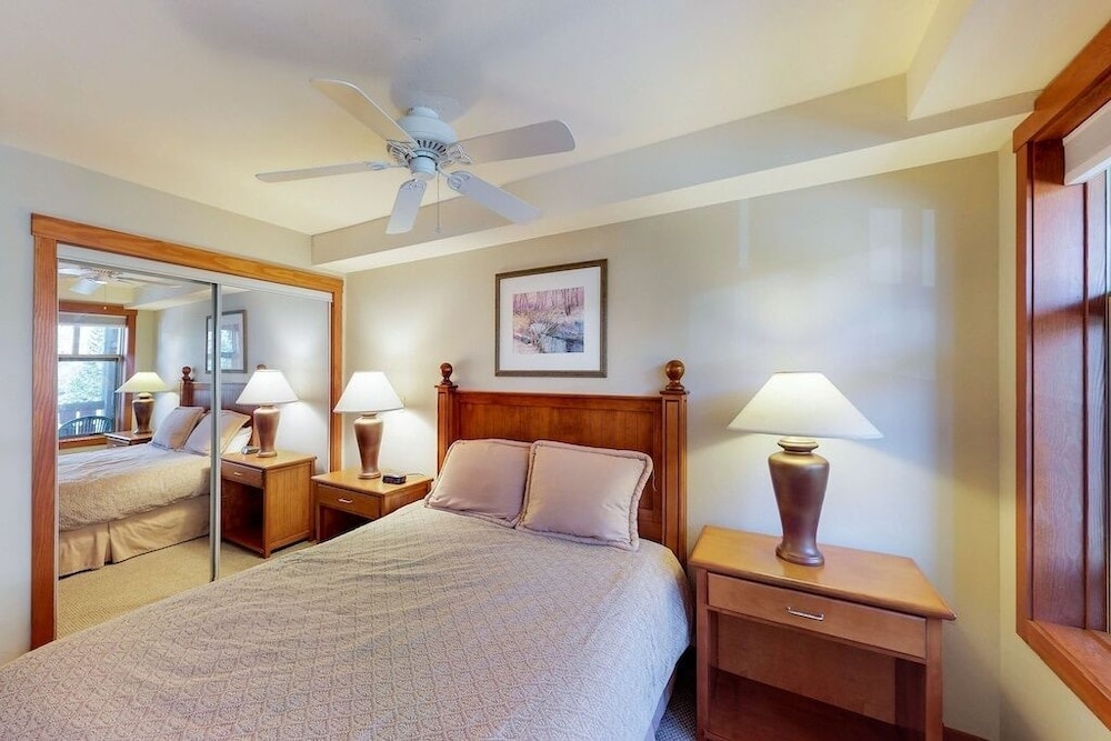 2307 Two Bedroom Den Deluxe Eagle Springs East 2 Hotel Room by RedAwning - photo 4