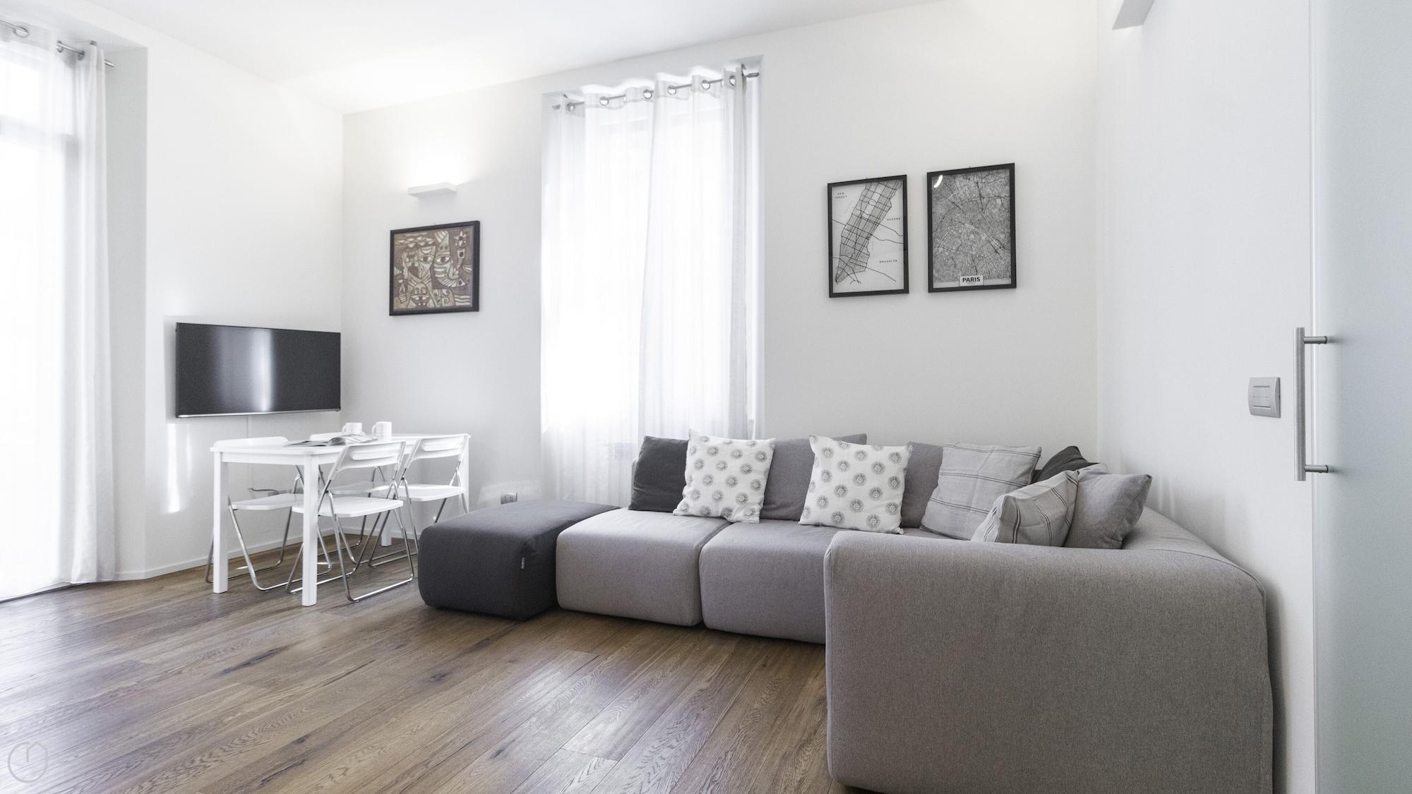 Italianway Easy Nazario Sauro 5 — 4-Star Luxury Hotel in Milan, Italy