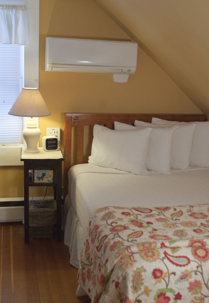 The Vermont Inn - photo 13